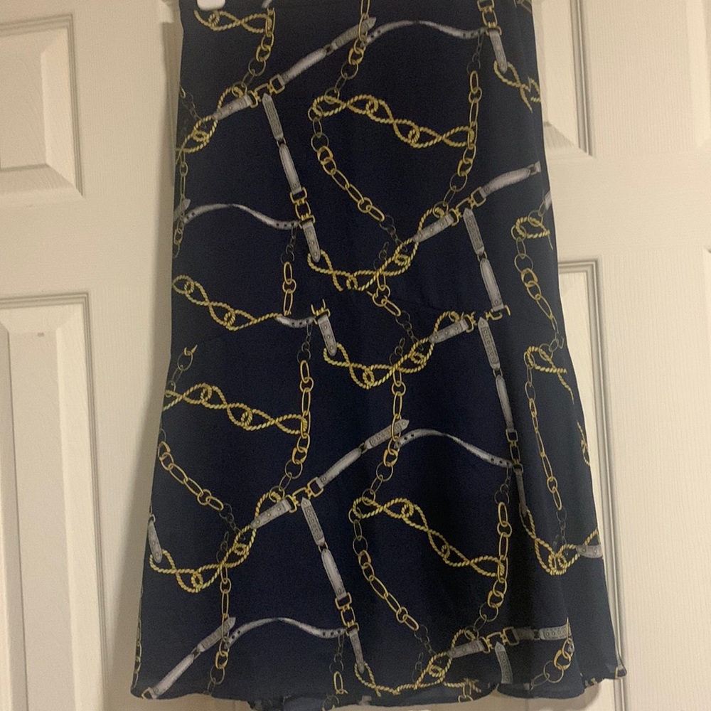 Banana Republic skirt.Navy blue with‎ chain print.